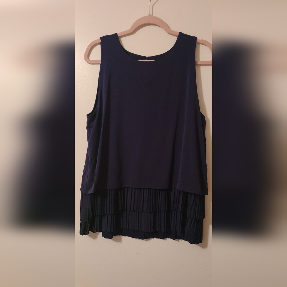 Banana Republic Women's Navy blue lined sleeveless top size L